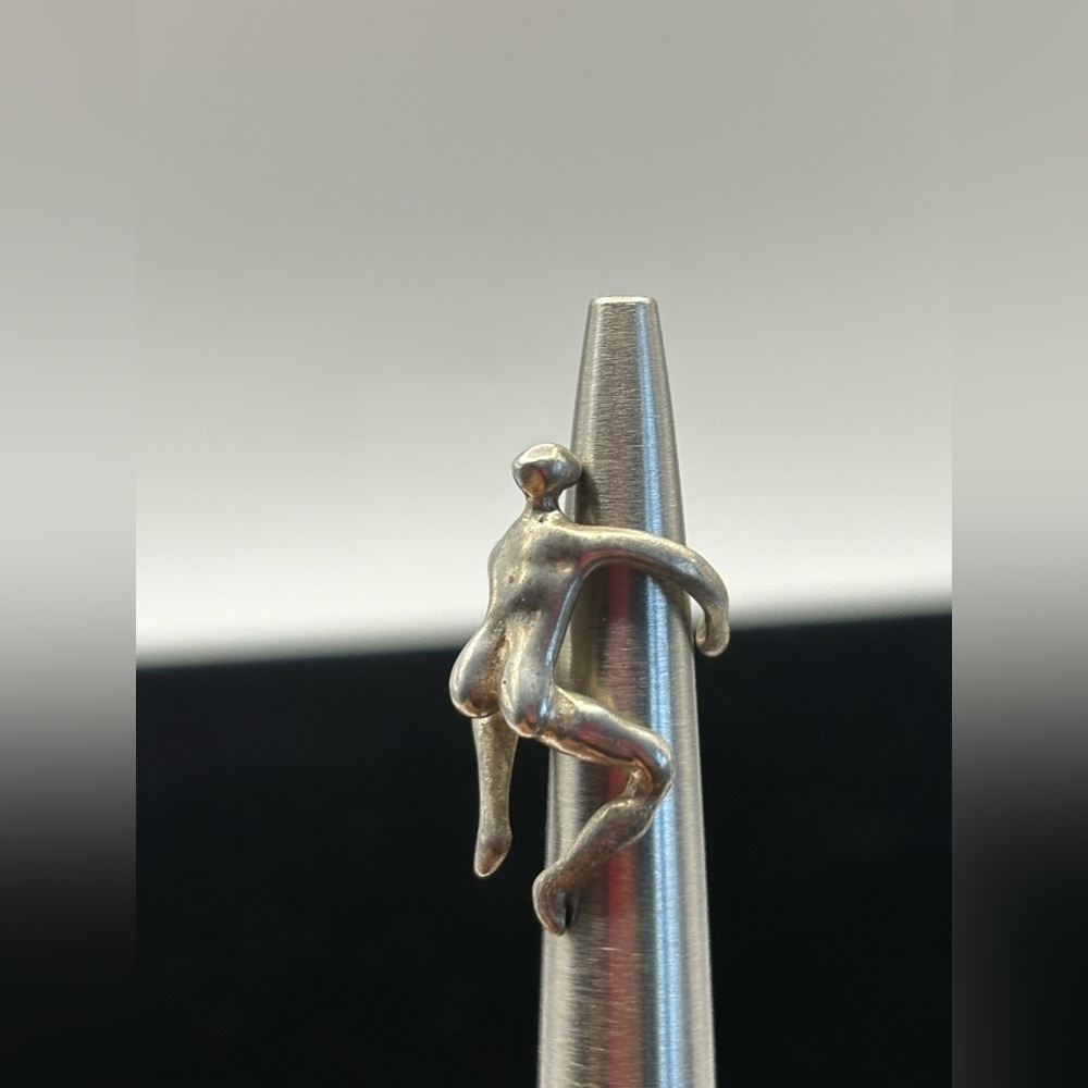 (173)Vintage Sterling Silver Ear Cuff Climbing Figure - Picture 2 of 9